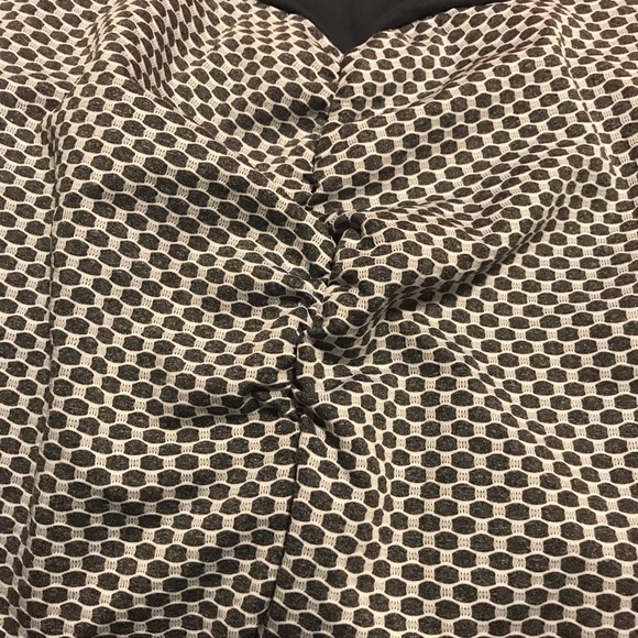 Tic toc  leggings. Size large - Picture 2 of 4